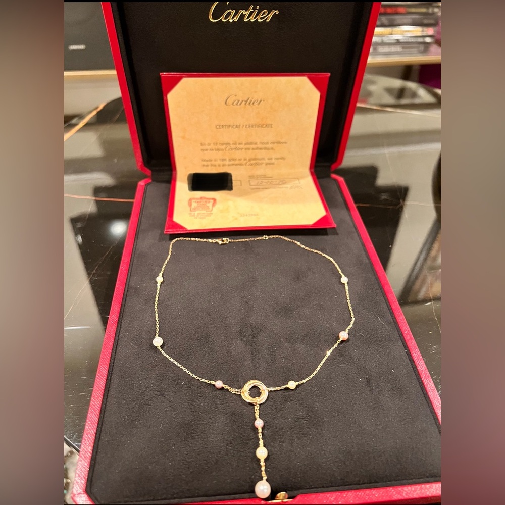 Cartier Trinity, Pearl necklace